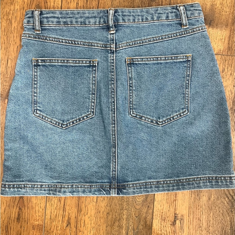 House of Harlow 1960 Medium Blue Denim Mini Skirt with Front Patch Pockets - Picture 4 of 7